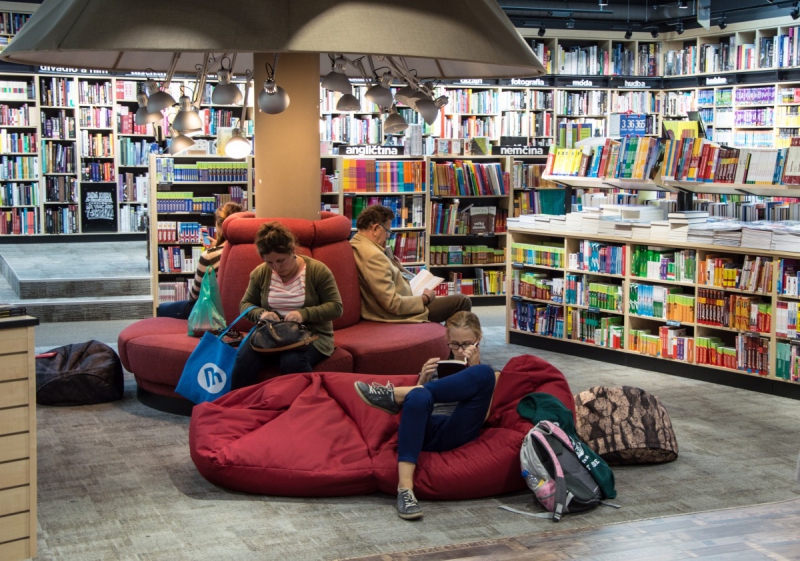 vente-TOURVES-min_books_bookstore_book_reader_readers_reading_shop_sale_books-849006