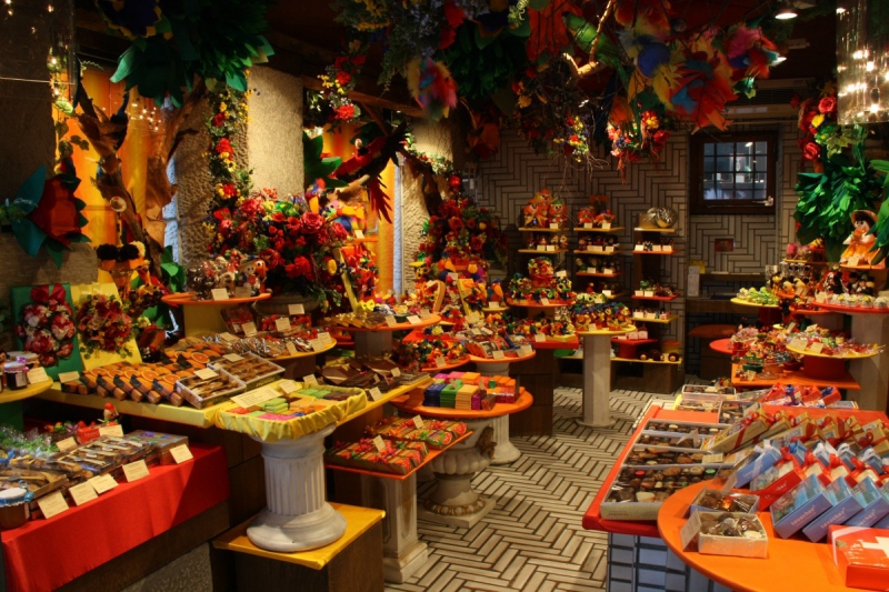 vente-TOURVES-min_candy_store_chocolate_shop_chocolate_switzerland-393515